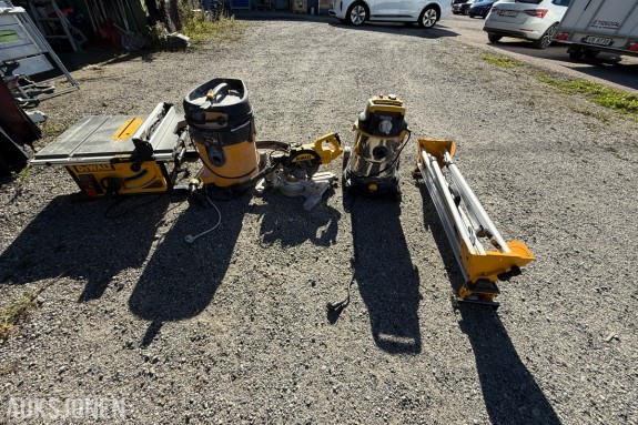 DeWalt verktøypakke med bordsag, kapp-/gjærsag, støvsugere og arbeidsstativ