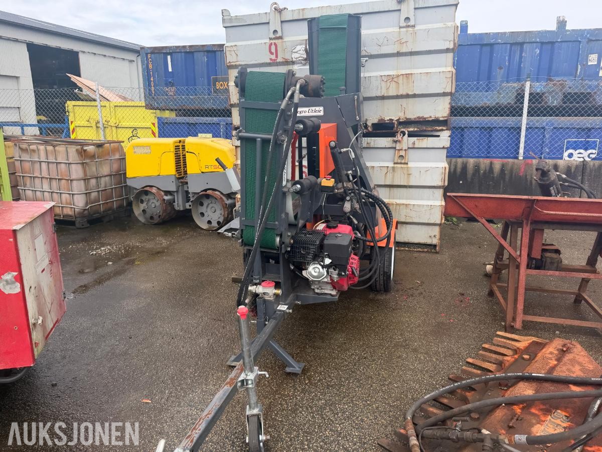 2022 Teak vedmaskin med transportbånd
