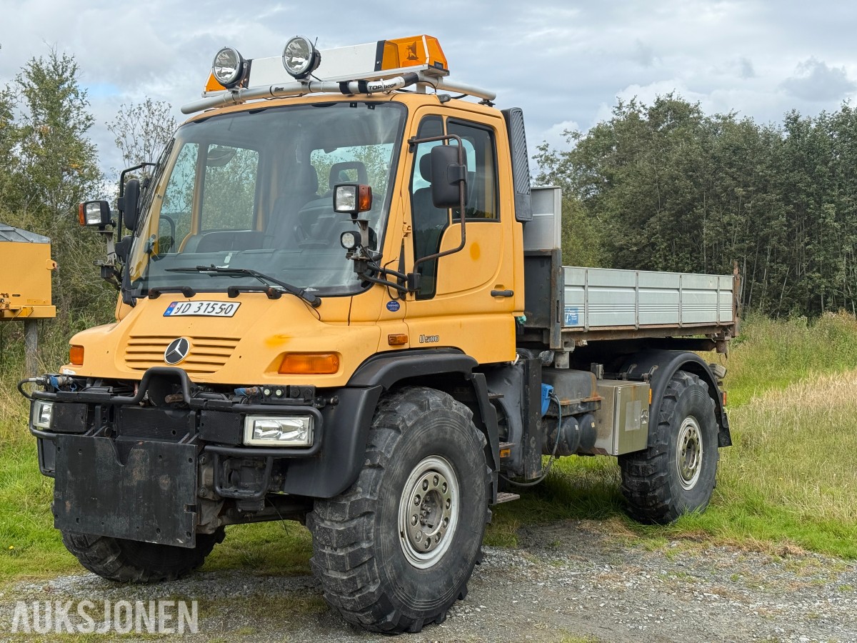 2002 Mercedes-Benz Unimog - terrenggående lastebil