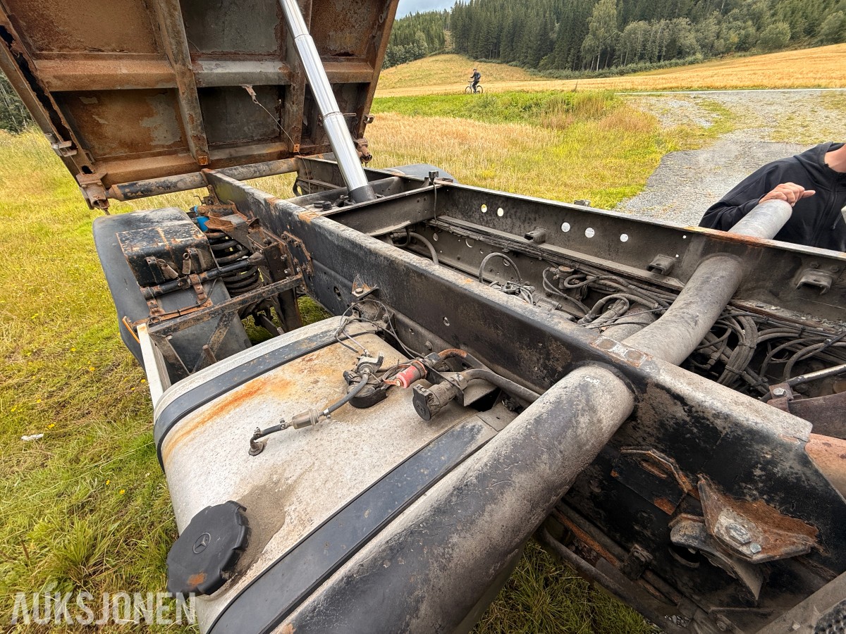 2002 Mercedes-Benz Unimog - terrenggående lastebil