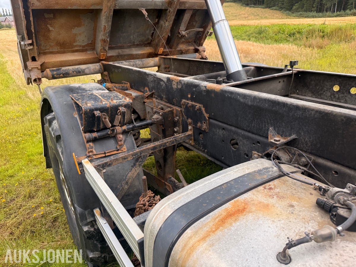 2002 Mercedes-Benz Unimog - terrenggående lastebil