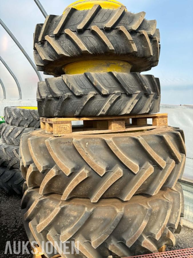 2012 John Deere 6330 Premium 40 km / En eier / Servicehistorikk