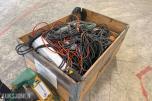 Parti med kabler, skjøteledninger og elektrisk utstyr