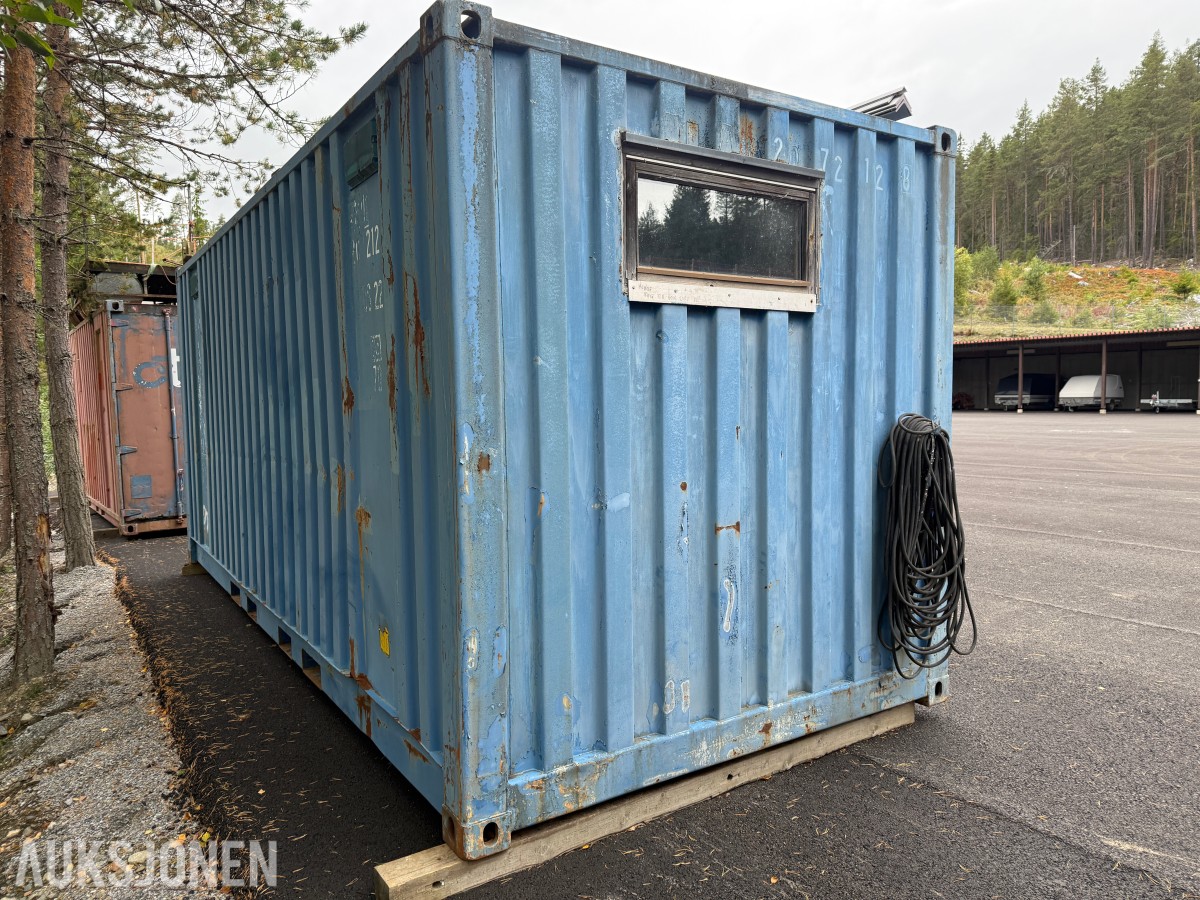 Container 20fot Lukket med dører