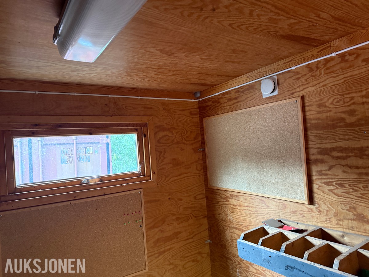 Container 20fot Lukket med dører