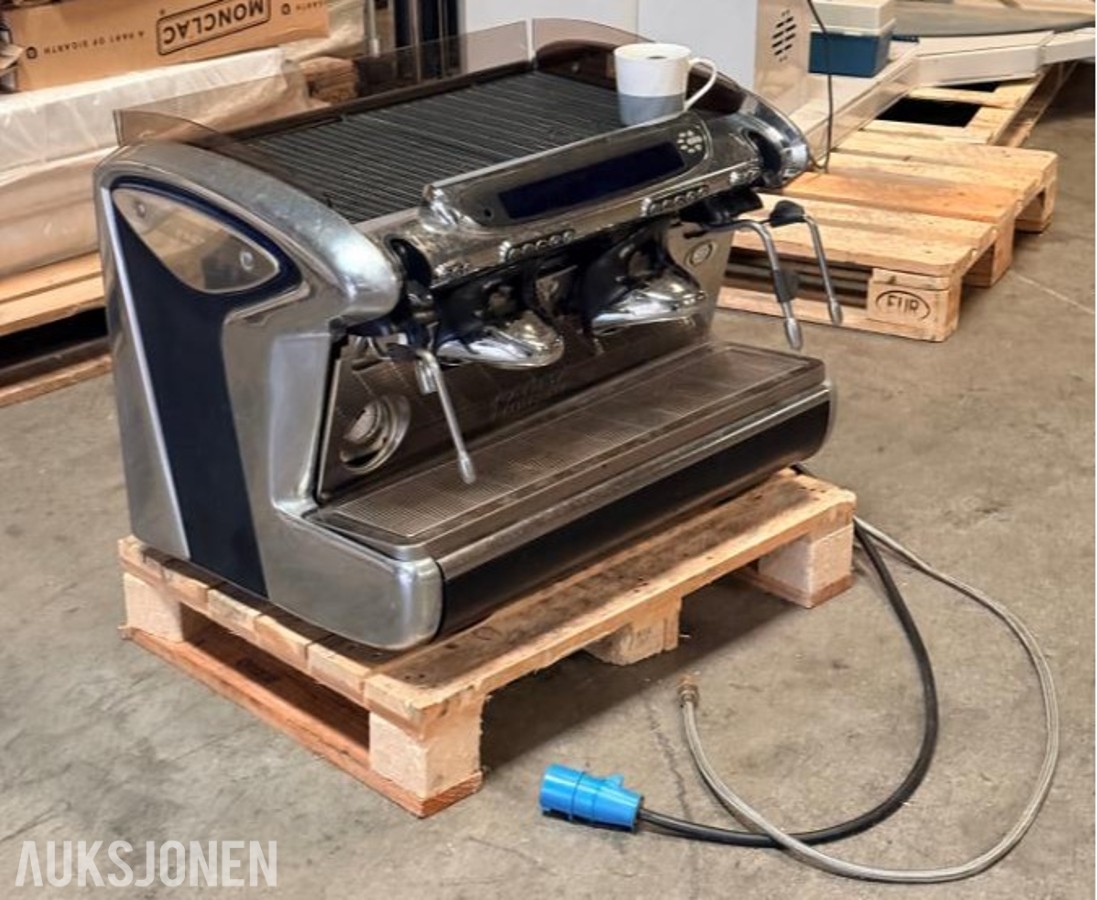 2010 Faema Emblema A2 - Profesjonell 2-gruppers espressomaskin