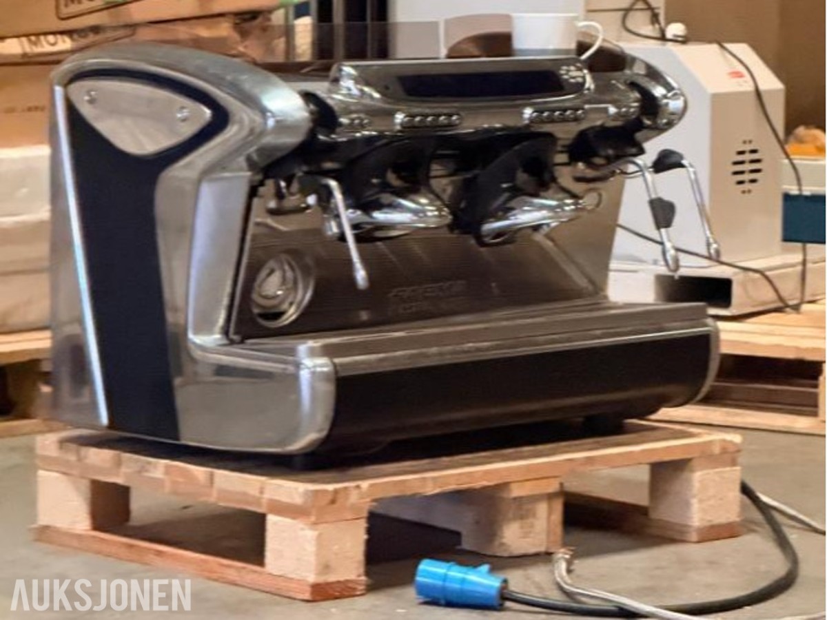 2010 Faema Emblema A2 - Profesjonell 2-gruppers espressomaskin