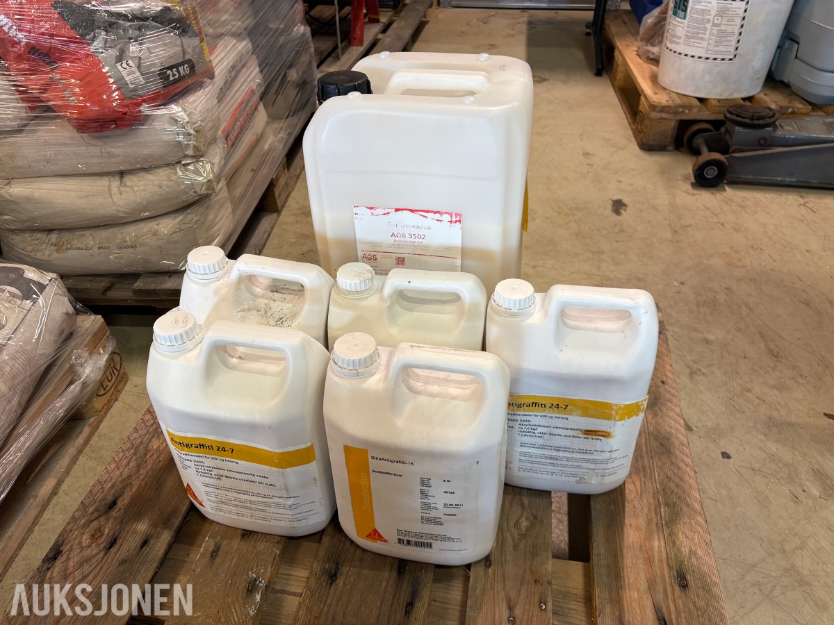 Parti med antigraffitimidler – Sika Antigrafitti 24-7, SikaAntigraffiti-15 og AGS 3502