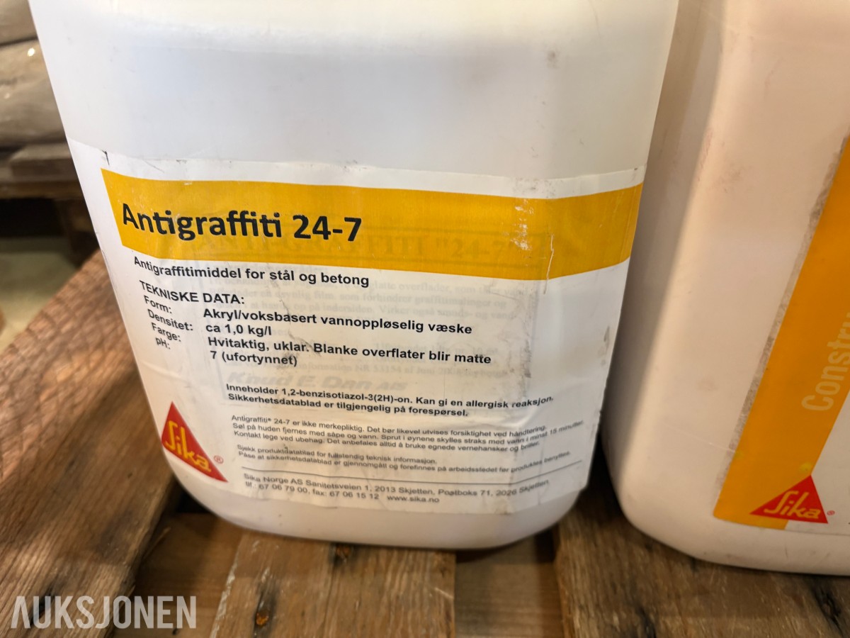 Parti med antigraffitimidler – Sika Antigrafitti 24-7, SikaAntigraffiti-15 og AGS 3502