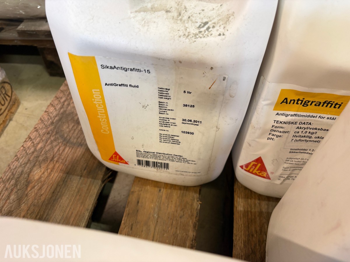 Parti med antigraffitimidler – Sika Antigrafitti 24-7, SikaAntigraffiti-15 og AGS 3502