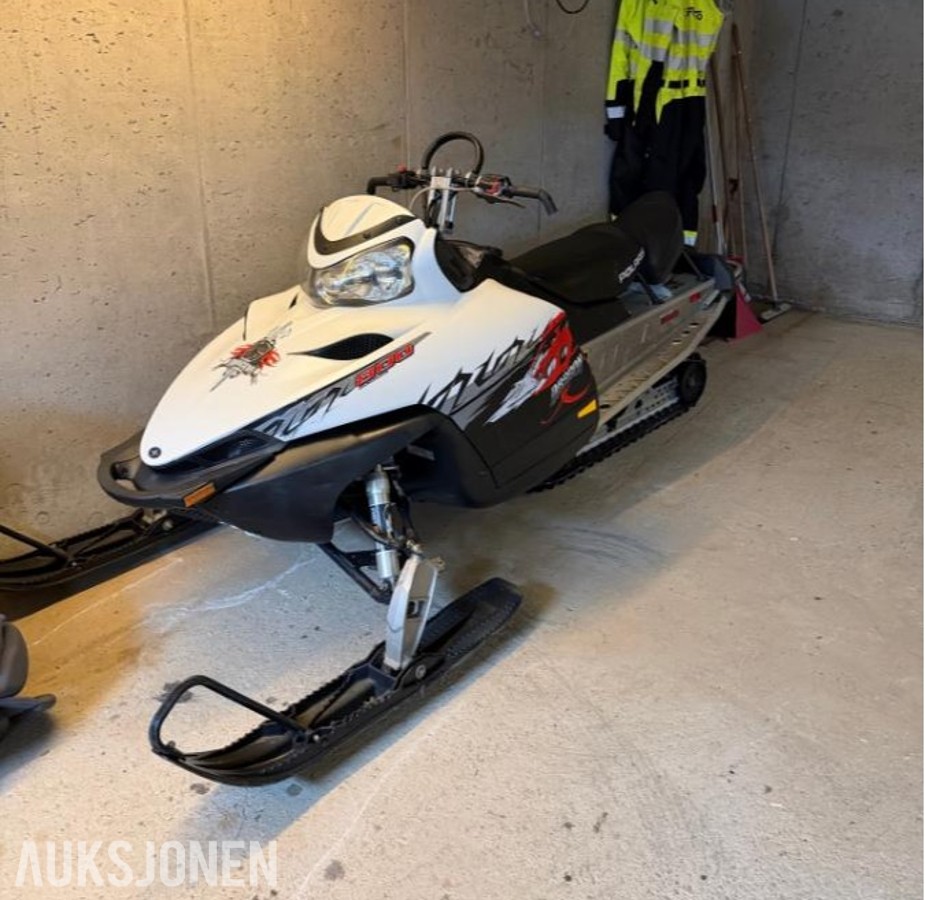 2009 Polaris Dragon Switchback snøscooter