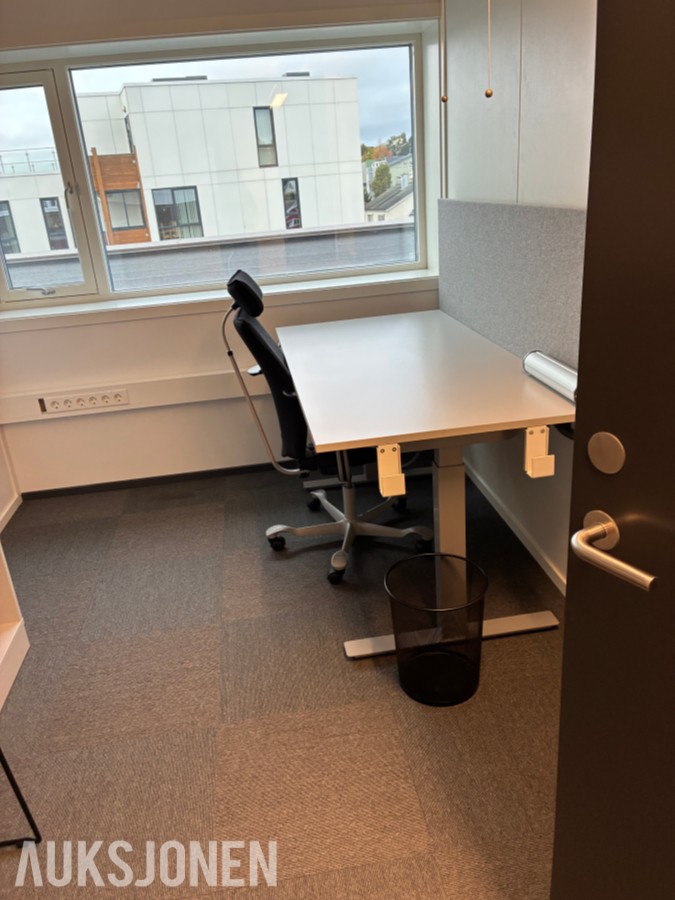Diverse Kontormøbler - se bilder