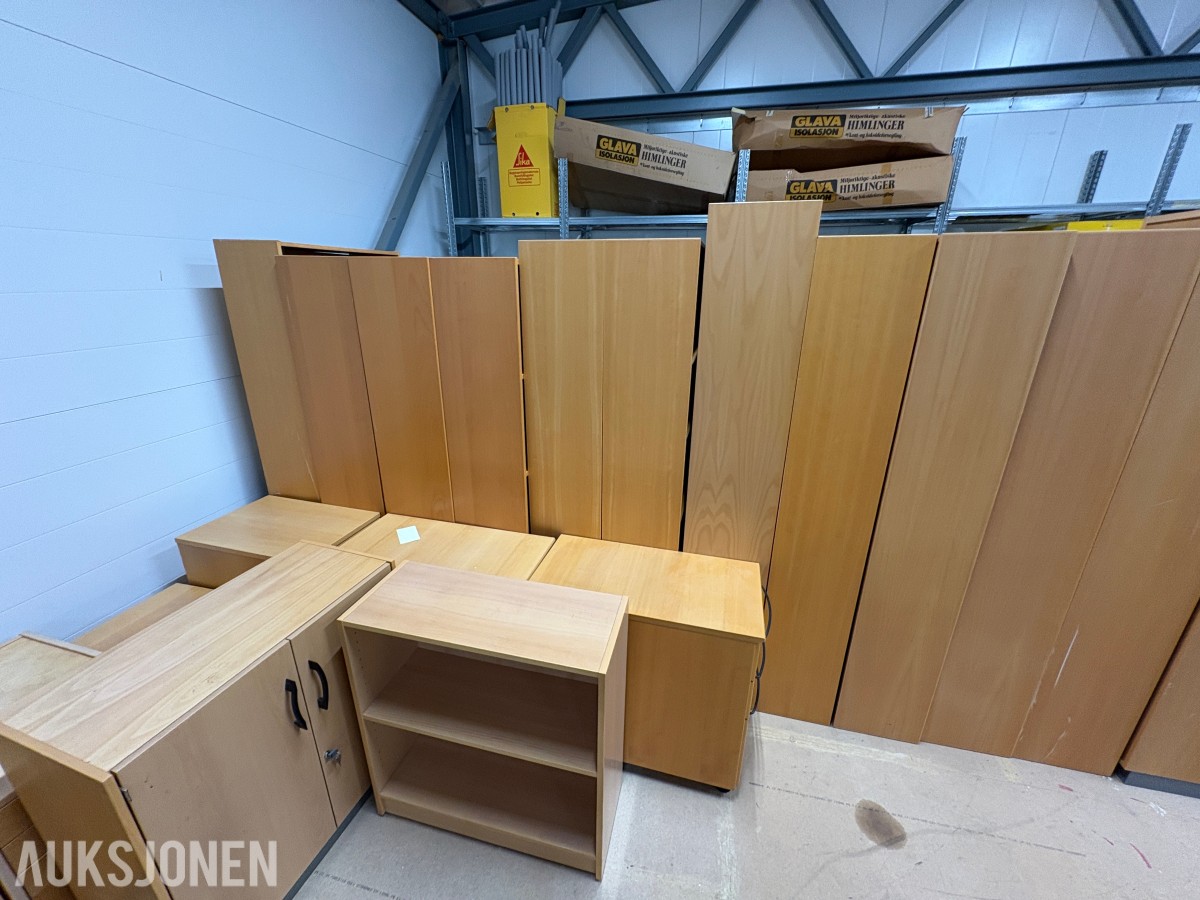 Stort parti med møbler og bilder