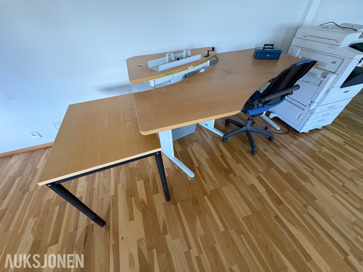 Stort parti med møbler og bilder