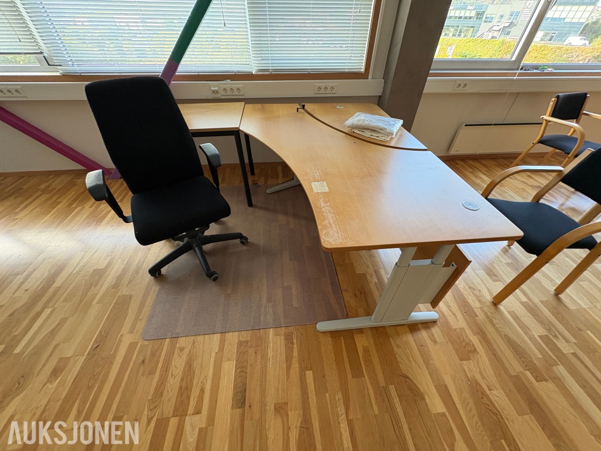 Stort parti med møbler og bilder