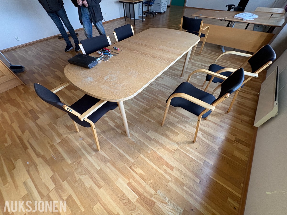 Stort parti med møbler og bilder