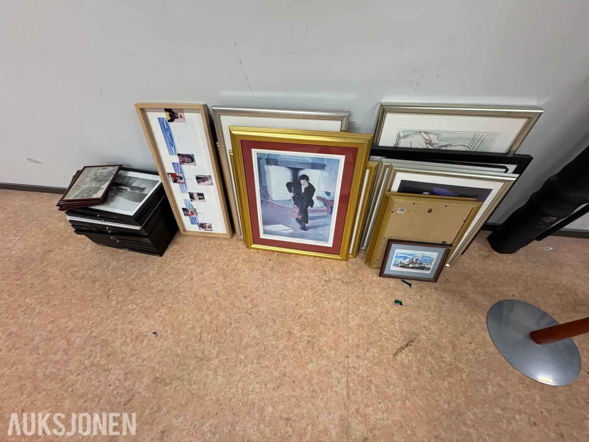 Stort parti med møbler og bilder