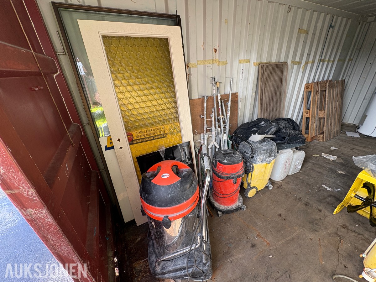 1991 20-fots container med diverse innhold