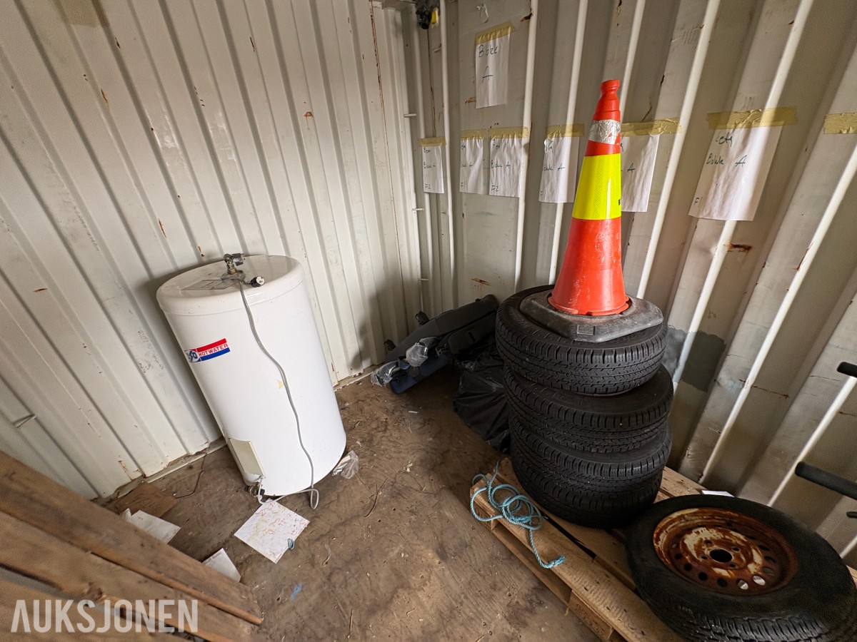 1991 20-fots container med diverse innhold