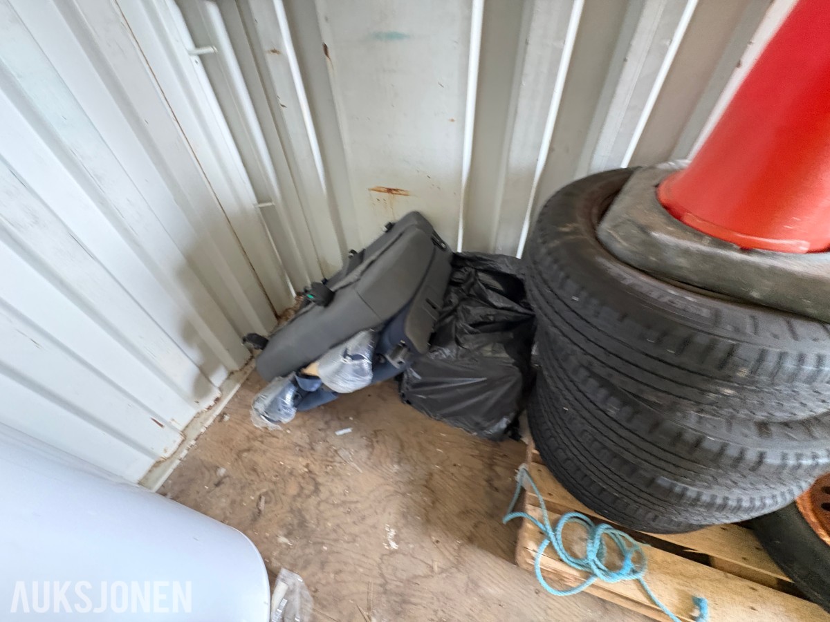 1991 20-fots container med diverse innhold