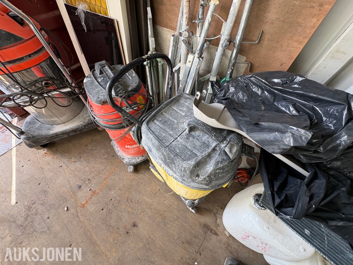 1991 20-fots container med diverse innhold