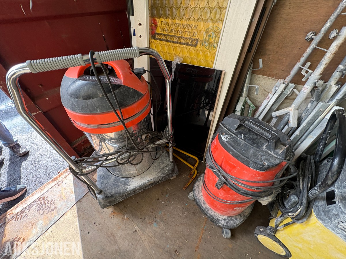 1991 20-fots container med diverse innhold