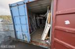 20-fots container med diverse innhold - stillas, stiger, kabler ol