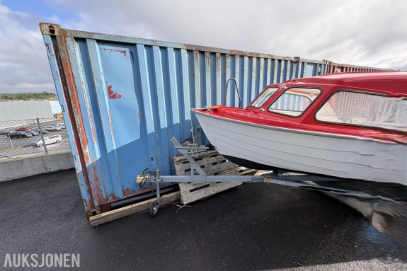 20-fots container med diverse innhold - stillas, stiger, kabler ol