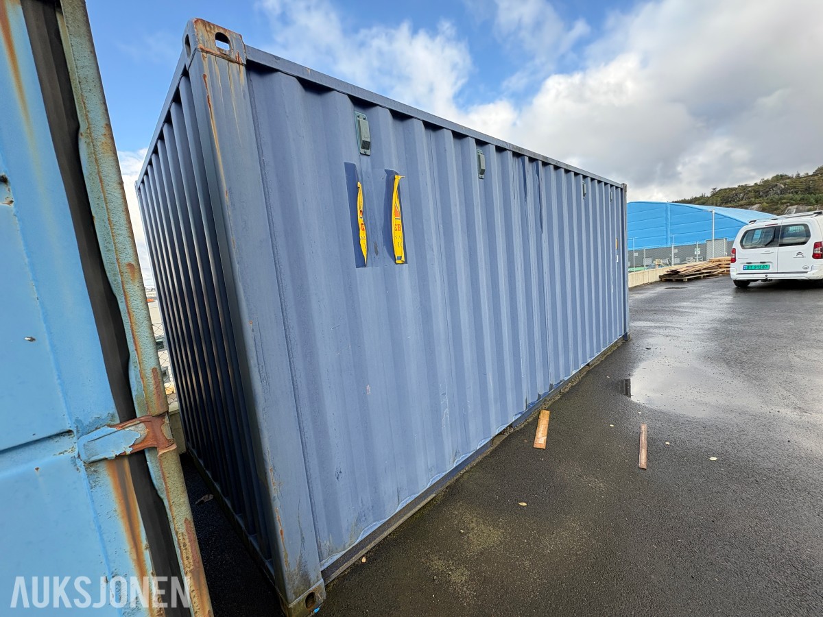 2017 20 fots container innhold / løsøre følger med