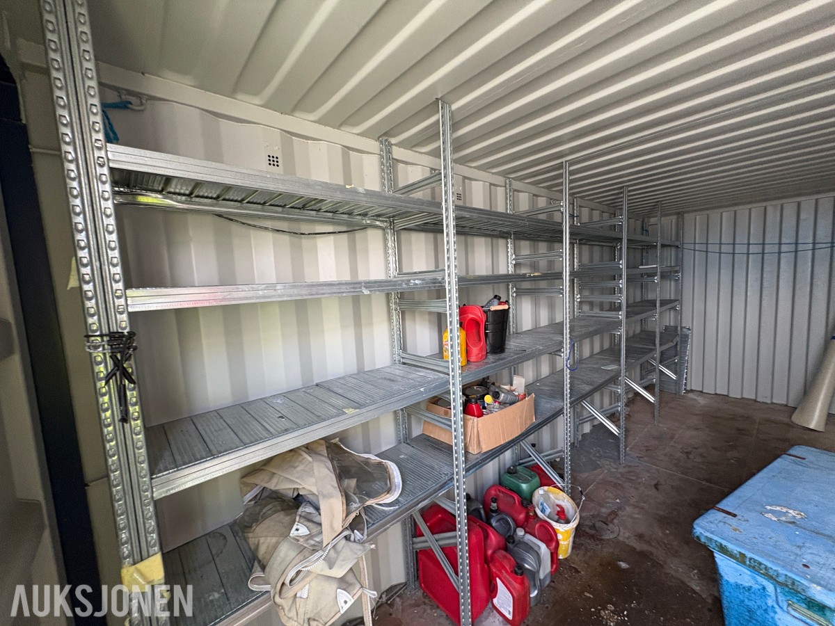 2017 20 fots container innhold / løsøre følger med