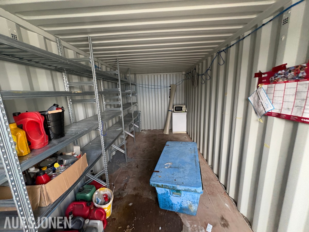 2017 20 fots container innhold / løsøre følger med