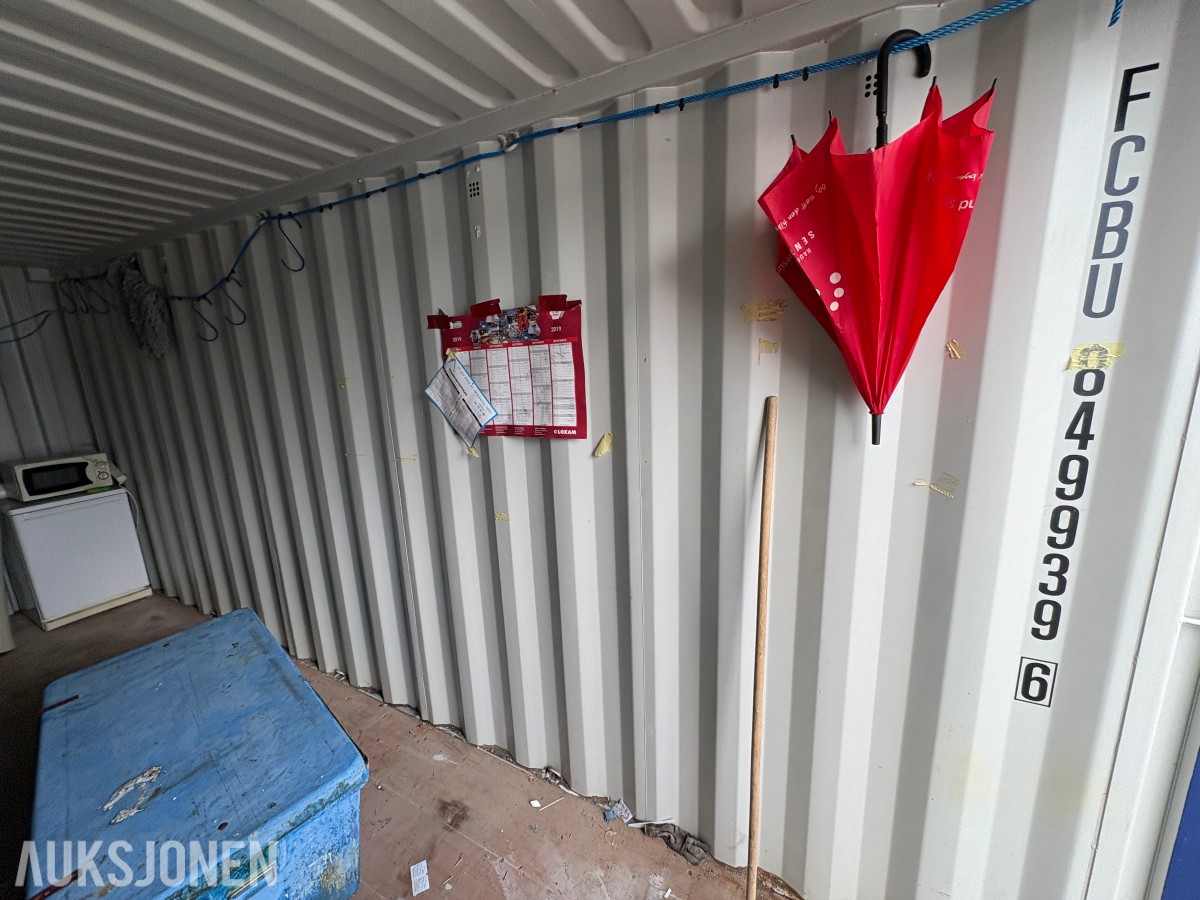 2017 20 fots container innhold / løsøre følger med