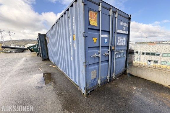 2017 20 fots container innhold / løsøre følger med