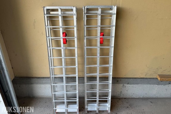 2026 Kjøreramper/kjørebro i Aluminium - 2stk 30cm brede 230cm lange. Som nytt!