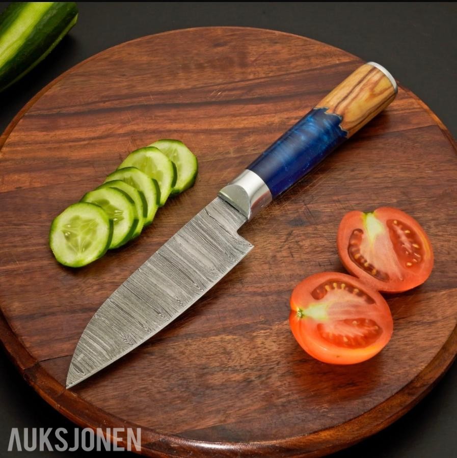 Håndlaget kjøkkenknivsett – 5 kniver Damaskus stål med lærmappe