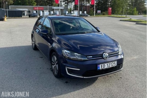 2020 Volkswagen E-Golf 136hk EU OK 01.2028 90000km