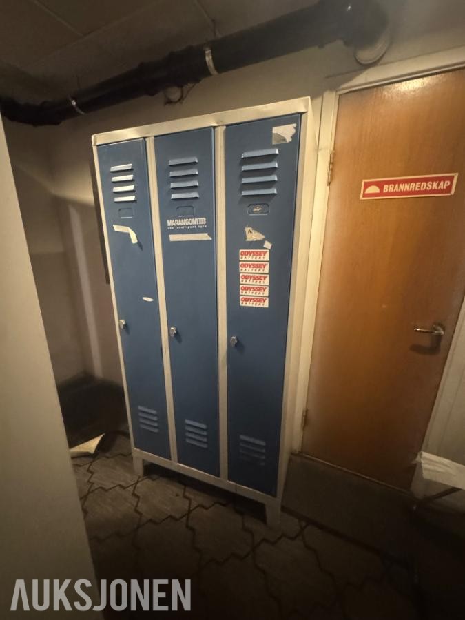 DIV Garderobeskap - selges samlet Ukjent