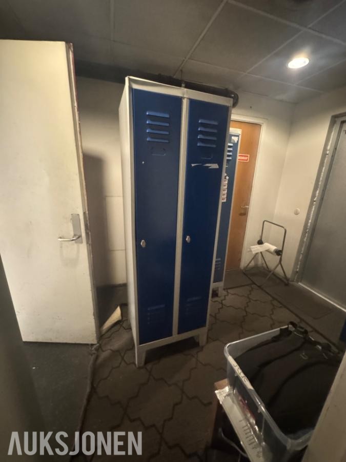 DIV Garderobeskap - selges samlet Ukjent
