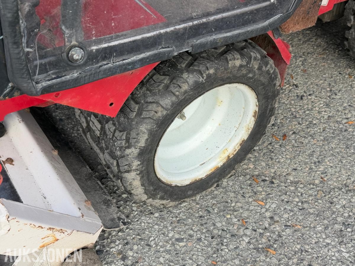 2008 Ventrac 3200 redskapsbærer med snøfreser og klippepanne
