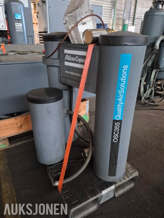 1995 Atlas Copco GA 90 VSD kompressor med luftbehandlingsutstyr
