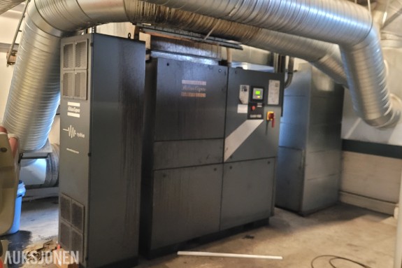 1995 Atlas Copco GA 90 VSD kompressor med luftbehandlingsutstyr