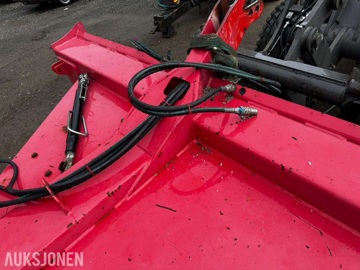 2015 Globus 245 snøfreser med hydraulisk tut og sving