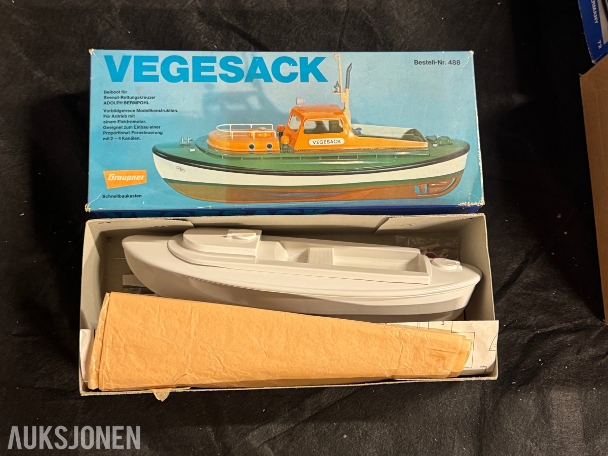 Parti-eldre modelbyggersett fly og båter