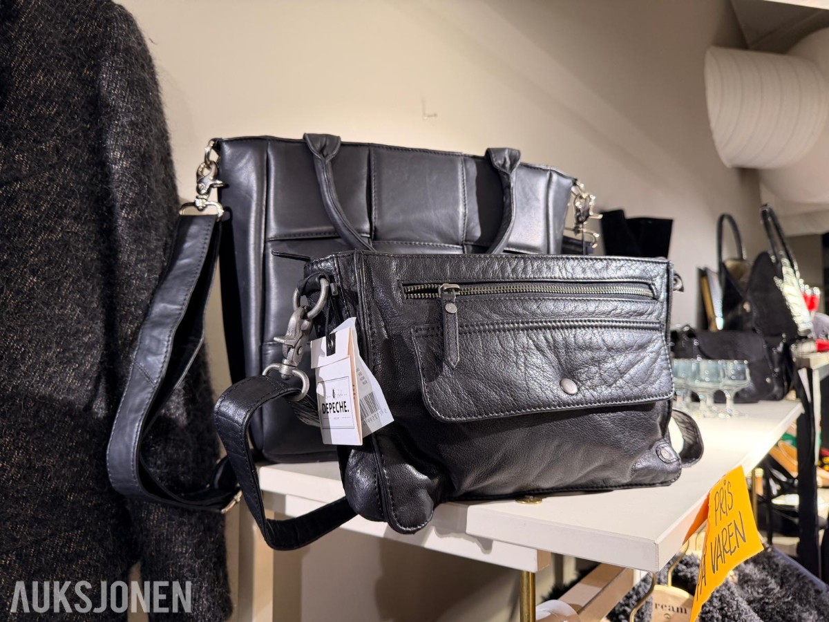 Stort varelager fra klesbutikk – klær, smykker, tilbehør og butikkinnredning