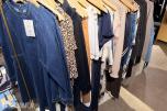 Stort varelager fra klesbutikk – klær, smykker, tilbehør og butikkinnredning