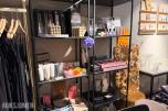 Stort varelager fra klesbutikk – klær, smykker, tilbehør og butikkinnredning