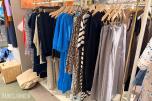 Stort varelager fra klesbutikk – klær, smykker, tilbehør og butikkinnredning