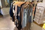 Stort varelager fra klesbutikk – klær, smykker, tilbehør og butikkinnredning