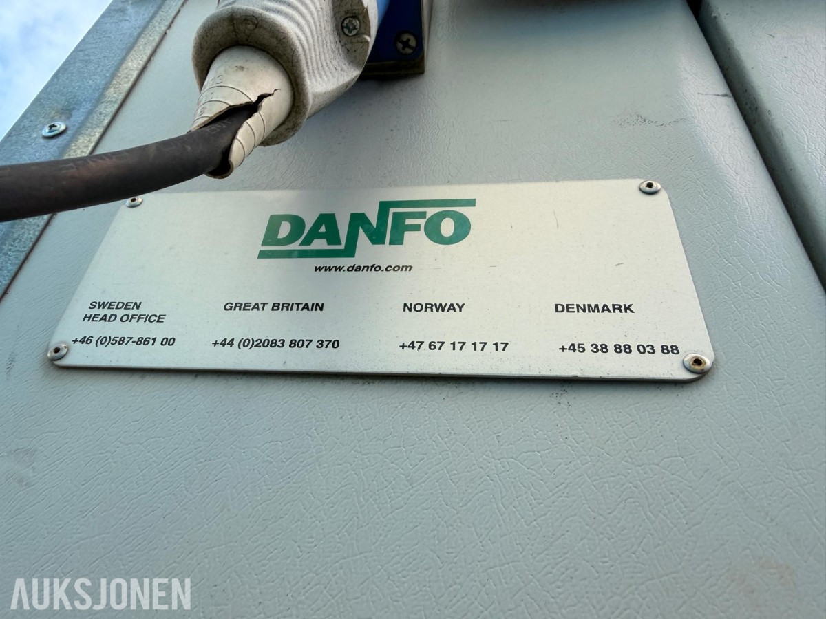 DANFO toalettkabin med servant, vanntank og varme