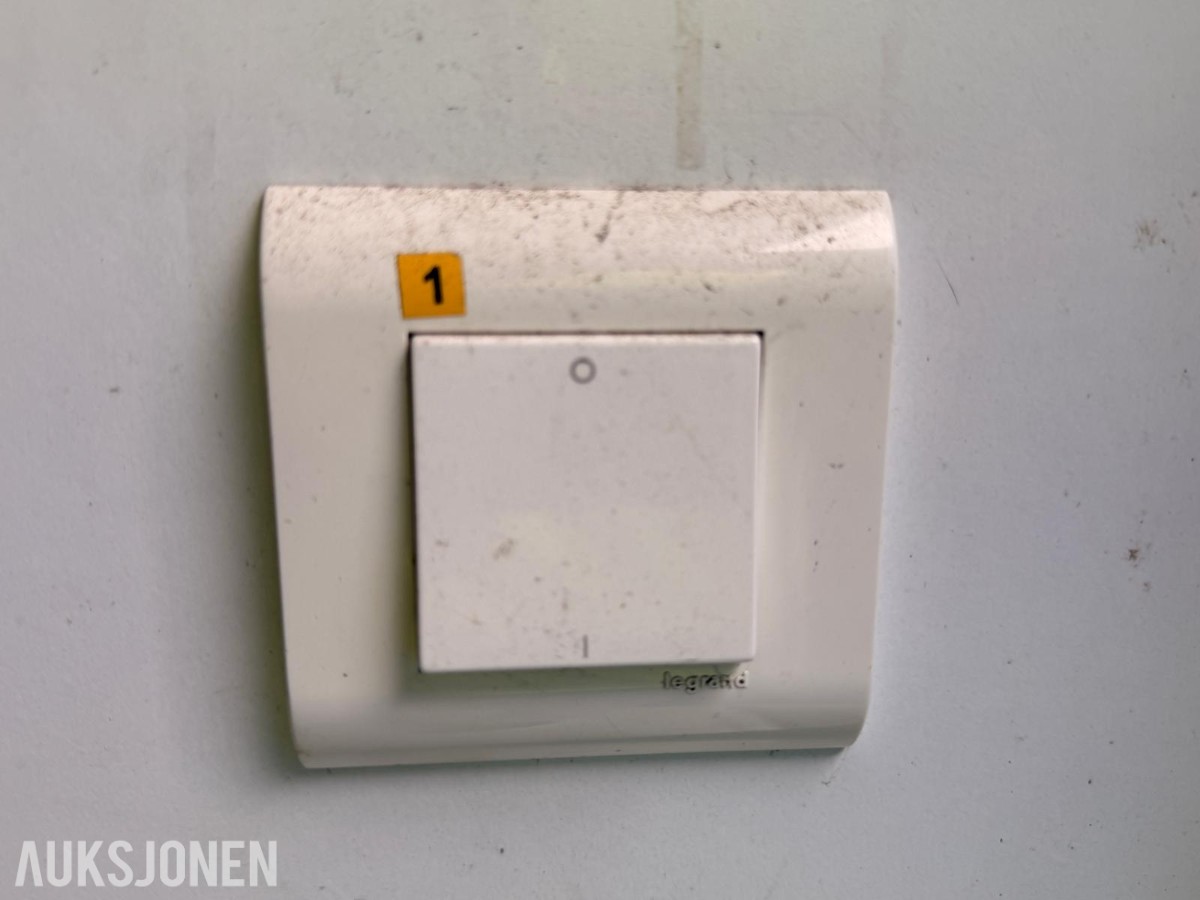 Kontorbrakke / kontormodul med strøm, varme og vinduer